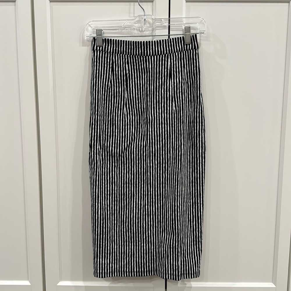 VIXEN PENCIL SKIRT IN HALLOWEEN THIN BLACK AND WHITE STRIPES